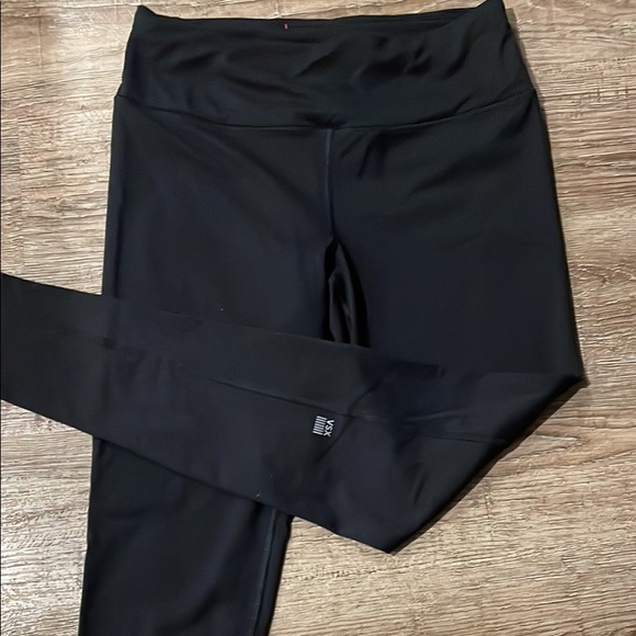 Victoria Secret - Picture 1 of 2